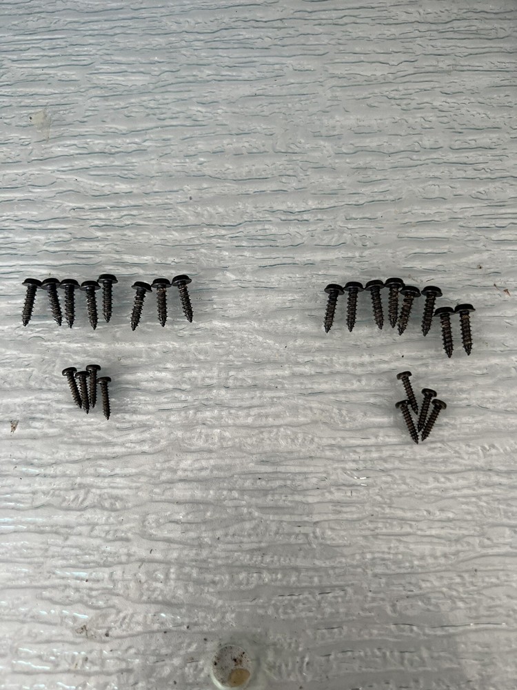 Pair Realistic Minimus -7 Speaker Screw Set