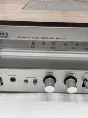 TECHNICS SA-300 VINTAGE AM/FM STEREO RECEIVER – TESTED