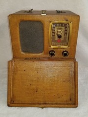 1938-40 Detrola Pee Wee Portable Radio RARE ART DECO Tweed Wrap Suitcase Style