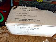Pair 2 NORELCO PHILIPS JAN-3C24 / VT-204 Tubes MATHING DATE CODES 1944 ARMY NAVY