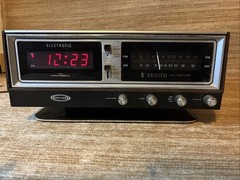 Zenith Circle of Sound Vintage Clock Radio —Tested Working Read Description