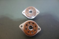 2 Ea USA Vintage 8 PIN 1 3/8 Amphenol Loctal Vacuum Tube Socket – Brown – NOS