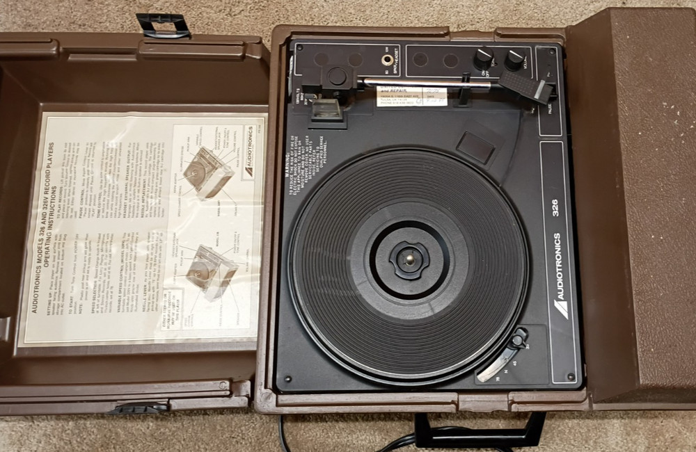 Vintage Audiotronics 300-A Portable Classroom Record Player 4-Speed – Functional