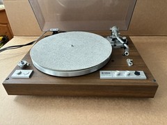 Yamaha YP-B4 Belt Drive Turntable Record Player FOR PARTS/REPAIR powers on