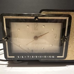 1957 Bulova Model 100 Tube Clock Radio – Black And Gold – READ DESCRIPTION