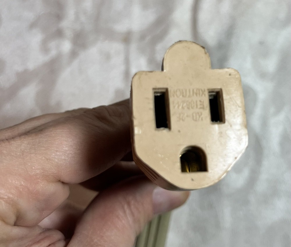 VTG EXTENSION CORD CREAM COLOR WORKS ANTIQUE ELECTRICAL PLUG IN 10 FT KINTRON