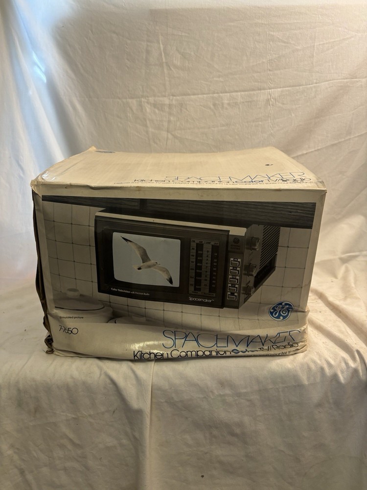 Spacemaker Kitchen Companion GE TV/Radio 5” B&W FM/AM 7-7650 Original Box