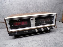 Vintage Zenith Model H472W Solid State Circle of Sound AM FM Alarm Clock Radio