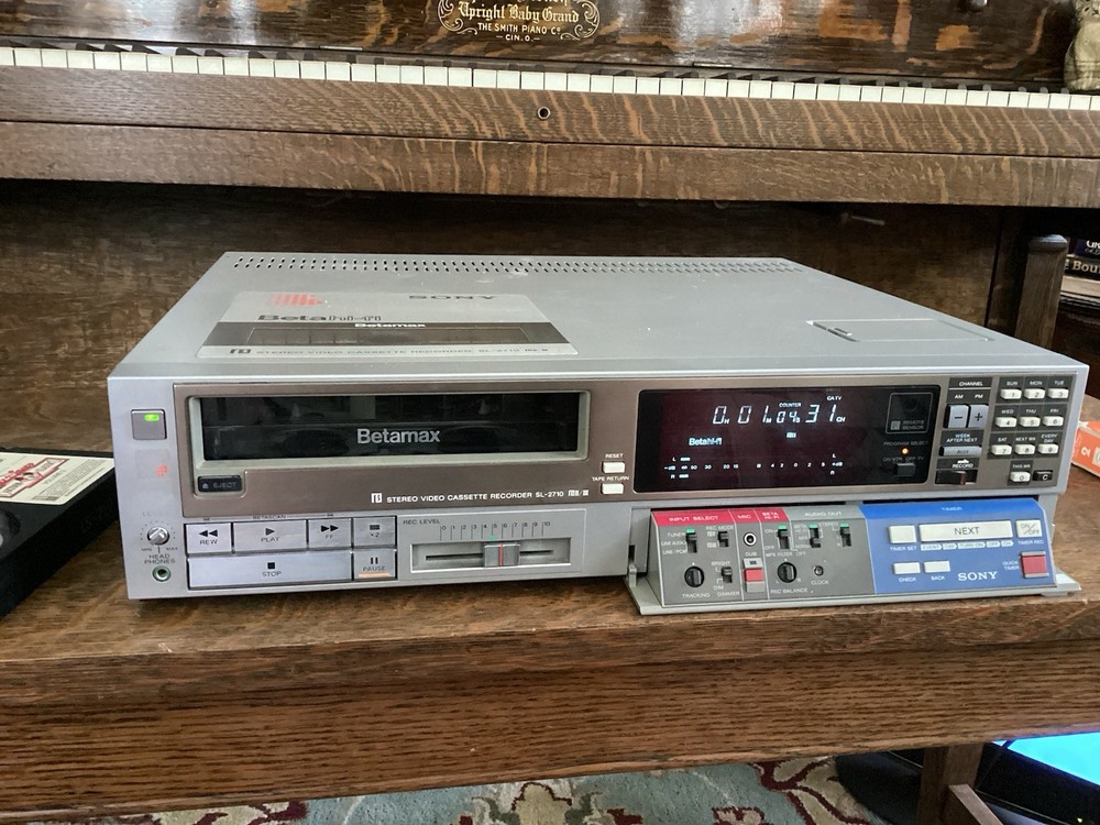 Sony Betamax SL-2710 Stereo Video Cassette Recorder ***( VIDEO)