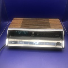 Vintage GE General Electric 7-4662B AM/FM Clock Radio Touch Control Woodgrain