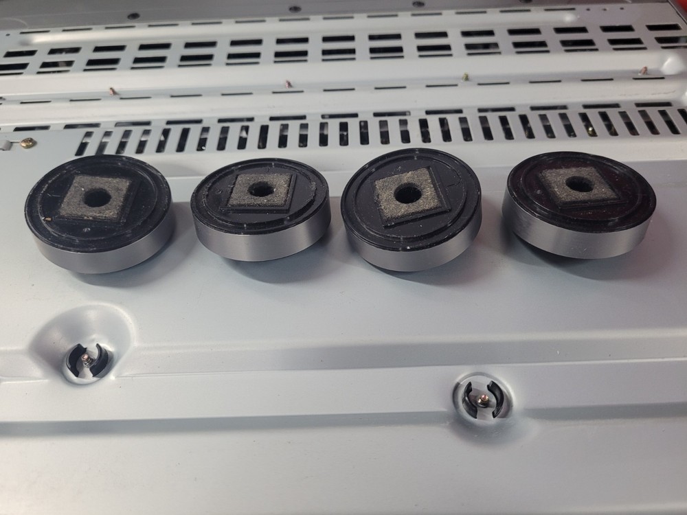 Harman Kardon AVR 230 4 Feet & Mounting Screws Legs mount Mint