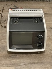 Vtg 1970s Sony Transistor Portable Television TV Model TV-770 7″ Screen Powers