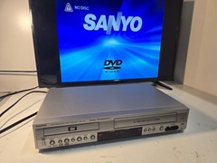 SANYO DVW-7200 VHS/DVD VCR-DVD Combo 4-Head Hi-Fi Progressive Scan