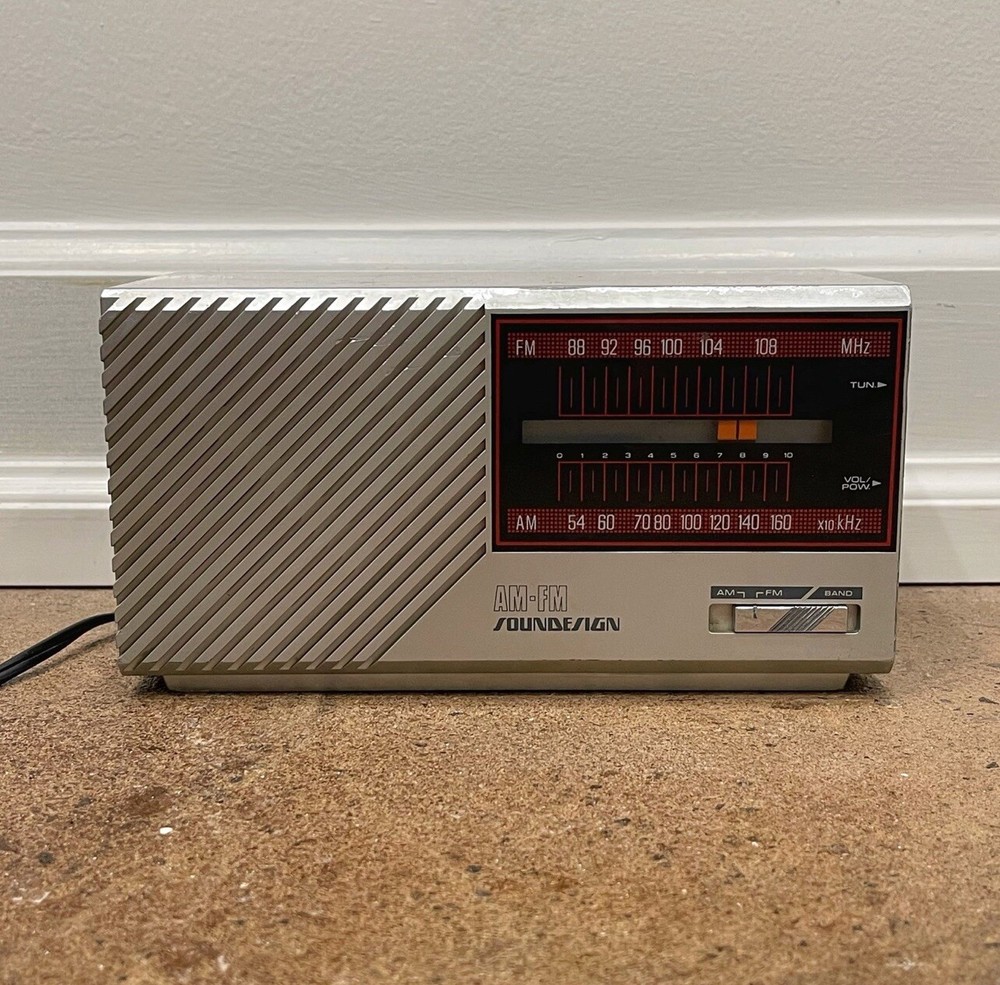 Vintage Soundesign Model No. 3030 AM/FM Table Radio Tuner Macau TESTED VGC