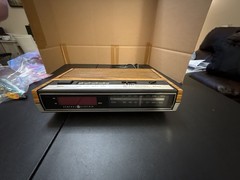 General Electric 7-4630B Vintage AM/FM Digital Clock Radio with Woodgrain Finish