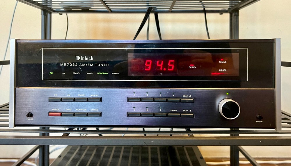 McIntosh MR7082 AM/FM Tuner Slim Version