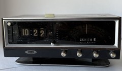 ZENITH F472W-3 Circle of Sound Flip Clock AM/FM Radio Woodgrain Radio PARTS READ