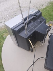 Mitsubishi 13″ CS-1342R TV for Retro Gaming With Antenna Works