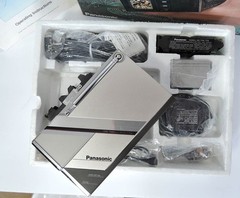 AWESOME WOKRING PANASONIC TRAVELVISION CT-101 PORTABLE CRT COLOR TV 1.5 COMPLETE