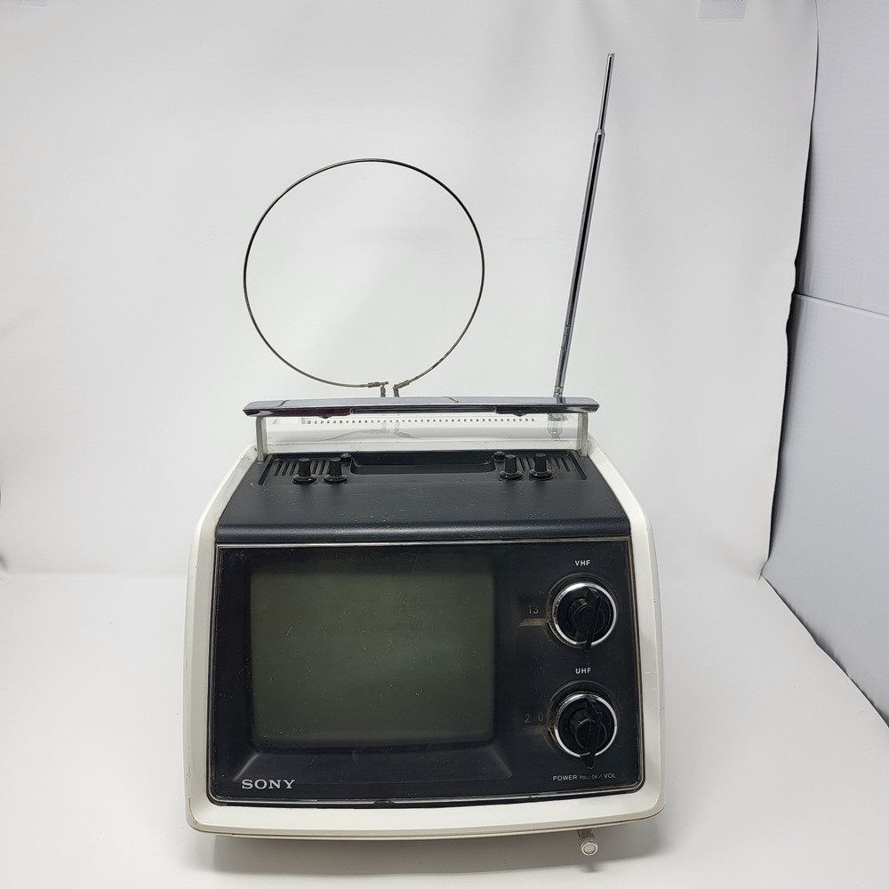 Vintage SONY TV-700 Transistor Portable 7” Television Tested And w/Car Power Adp