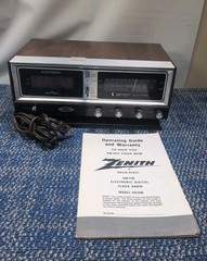 Vintage Zenith Retro MCM Solid State Circle of Sound AM FM Alarm Clock Radio