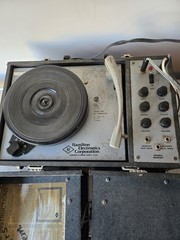 Hamilton Electronics 942 Vintage Portable Record Player Turntable with Case