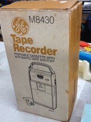 VINTAGE GENERAL ELECTRIC PORTABLE CASSETTE TAPE RECORDER MODEL M8430 Mic WORKS!
