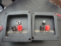 2 CERWIN-VEGA CROSSOVERS FROM E-712 SPEAKERN CABINETS