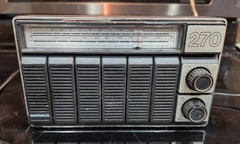 Vintage Magnavox 270 AM/FM Vintage Portable Radio w/ Telescopic Antenna