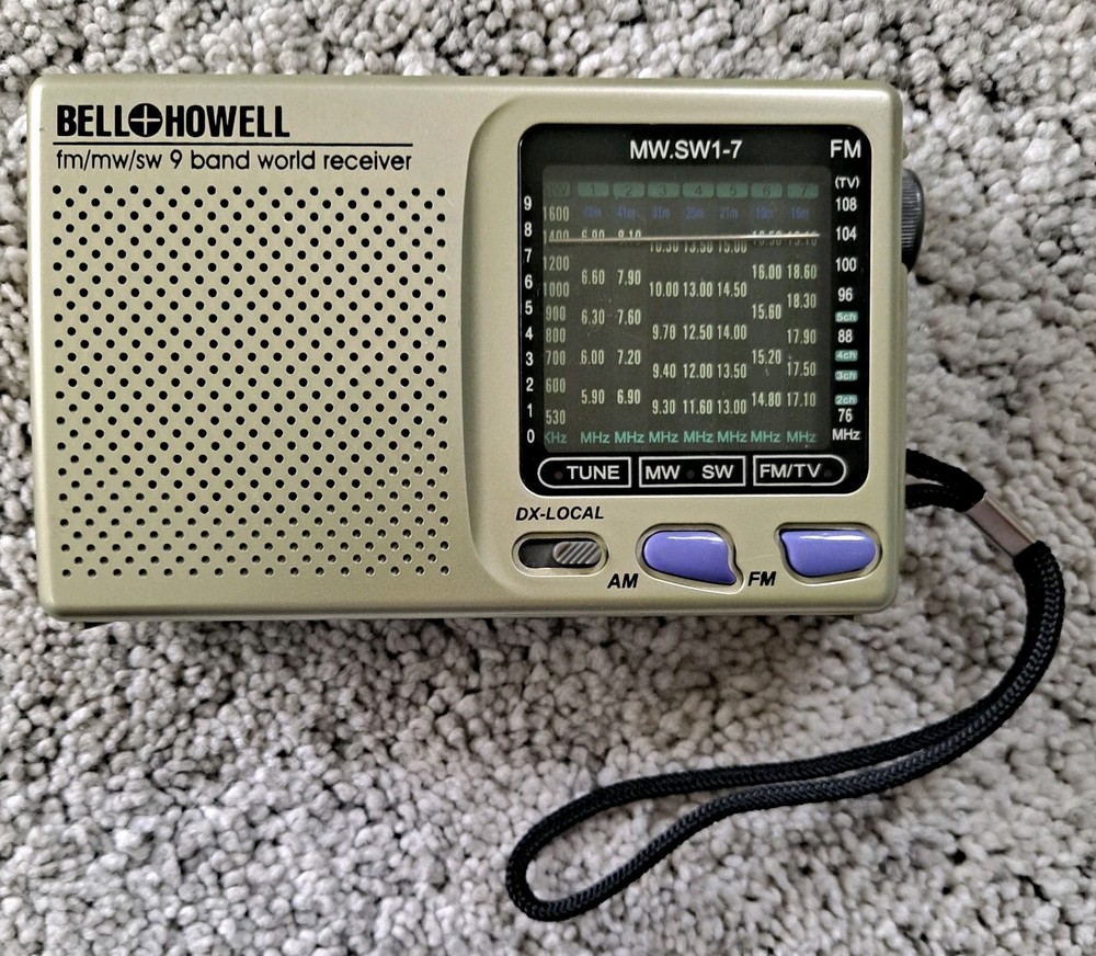 Vntg Bell & Howell FM/MW/SW 9 Band World Receiver Transistor Radio Portable