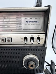 Vintage Sounddesign M#2673 Deluxe 7 Band Radio Pre-Owned Read Description