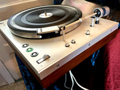 Great Condition Vintage Philips 212 Electronic Turntable -Cleaned and Serviced
