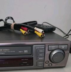 Aiwa: HV-MX100U – VHS Multisystem – PAL NTSC – Remote – Parts or Repair Only