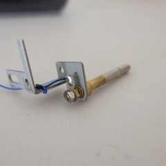 Akai GX-77 Reel to Reel – RIGHT Peg Arm Shifter Block – Genuine Parts
