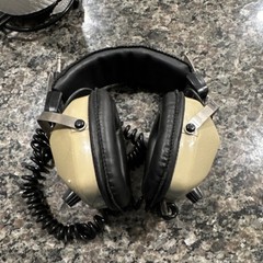 Realistic Nova Pro Beige Over-Ear Headphones Headband 6.35mm Double Earpiece