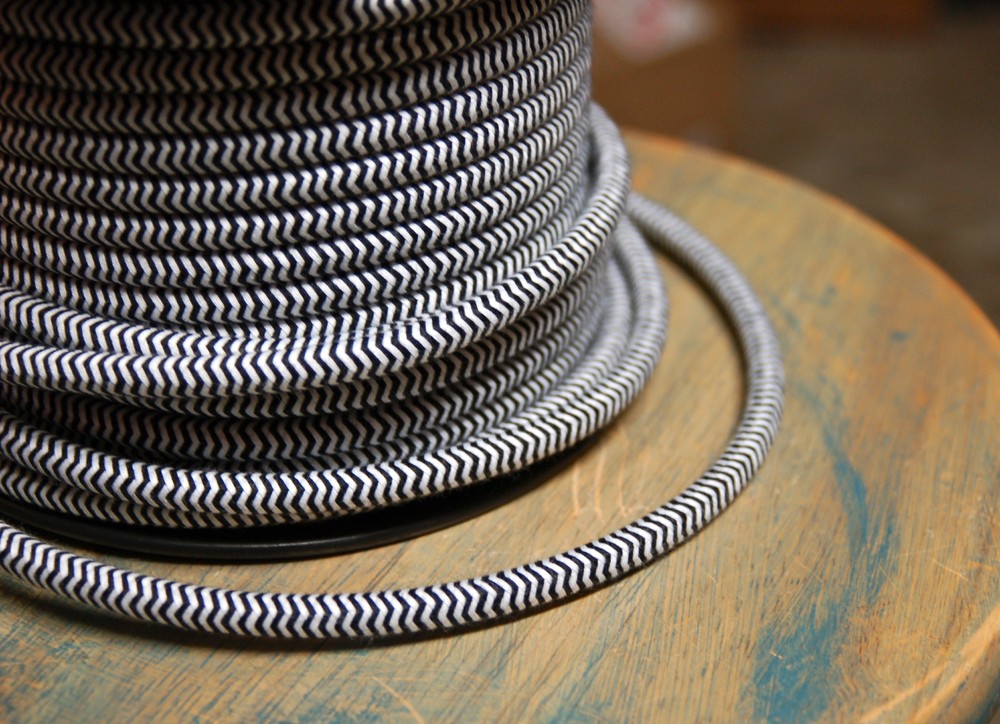 ZigZag Black/White Cloth Covered 3-Wire Round Cord, 18ga Vtg Chevron Lamp Lights