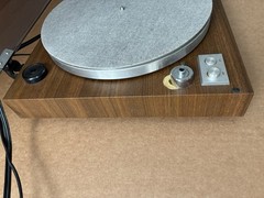 Yamaha YP-B4 Belt Drive Turntable Record Player FOR PARTS/REPAIR powers on
