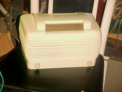 ANTIQUE RADIO STROMBERG CARLSON BAKELITE WHITE TABLE MODEL