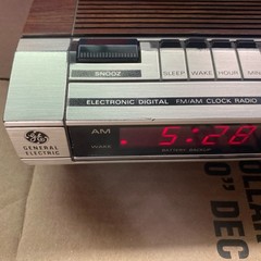 Vintage General Electric GE Digital AM/FM Alarm Clock Radio7-4634B Woodgrain