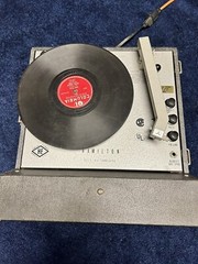 Vintage Hamilton Electronics Portable Record Player Model 922 Works GREAT