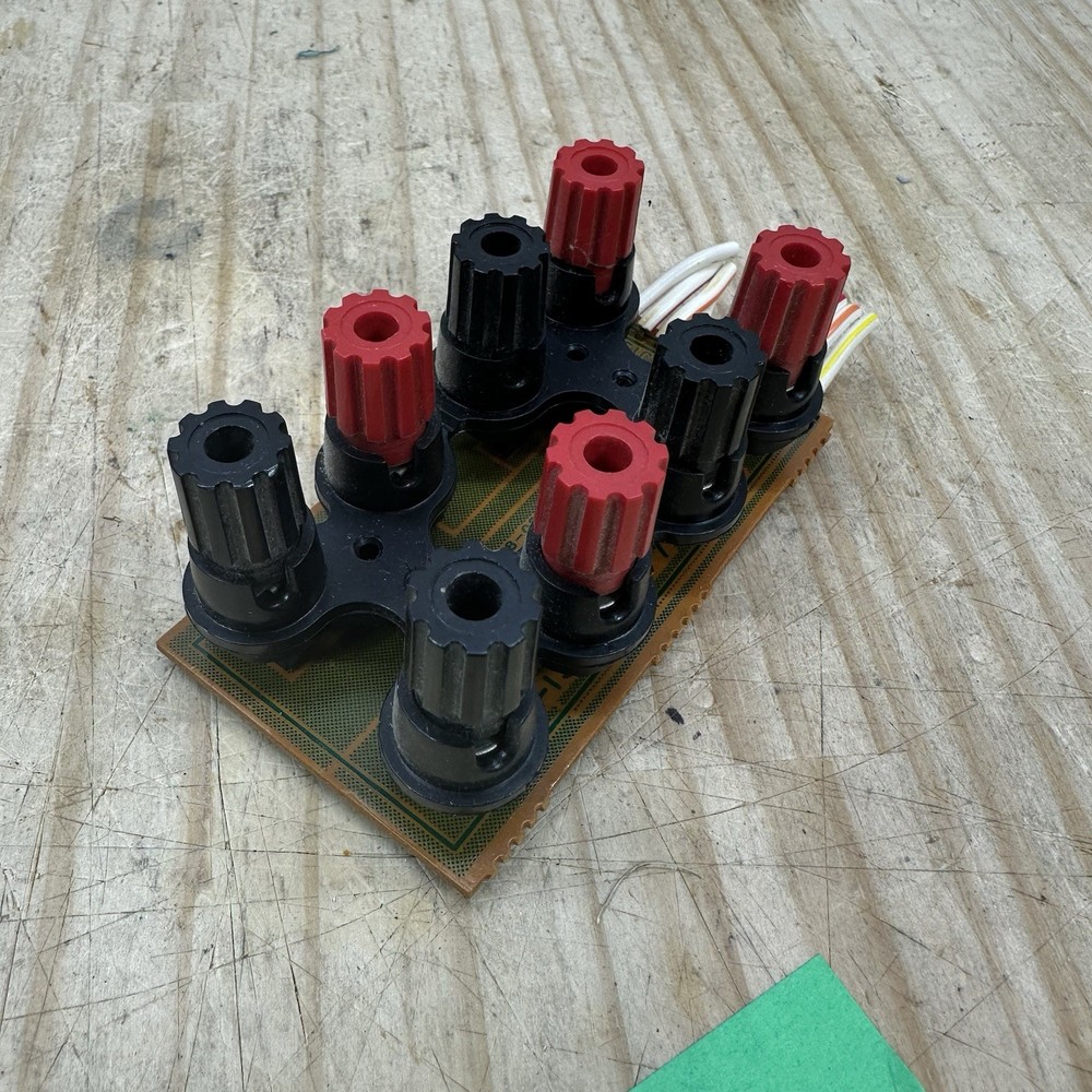 Kenwood KR-6050 Receiver Parts – Speaker Terminal Plug Jacks Binding Post