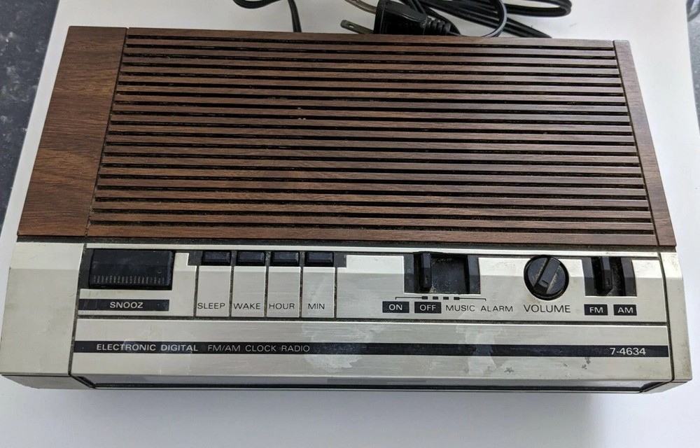Vintage General Electric AM/FM Alarm Clock Radio Model 7-4634B, Tested, Works