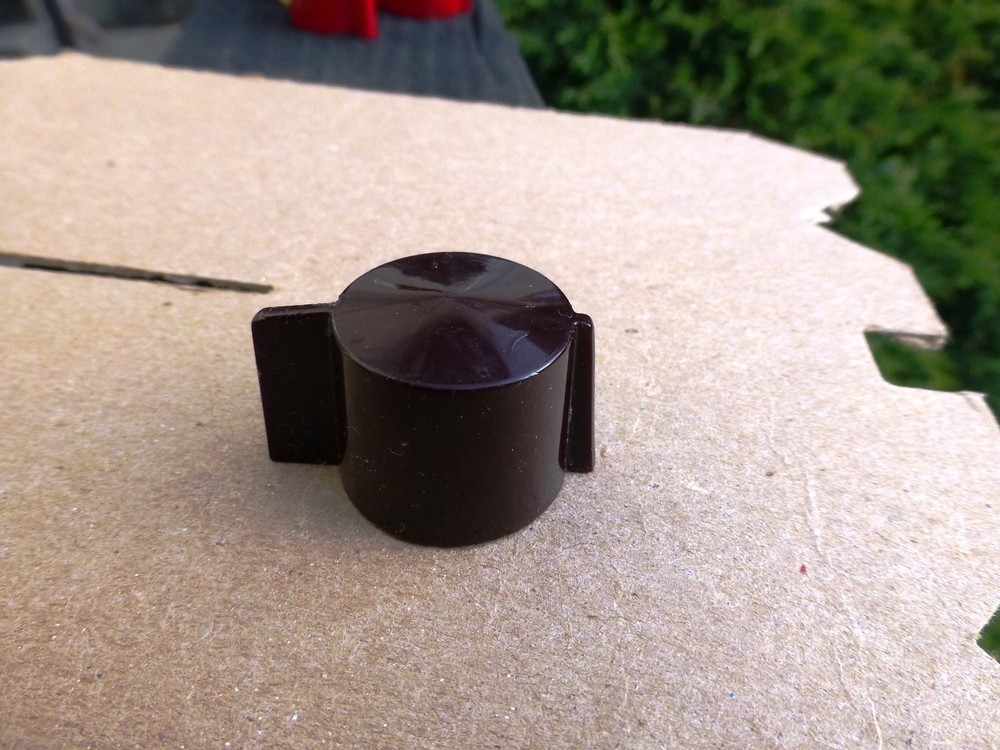 VOICE OF MUSIC One BROWN PLASTIC CONTROL KNOB On Off 1200 Model Turntable Early