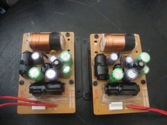 2 CERWIN-VEGA CROSSOVERS FROM E-712 SPEAKERN CABINETS