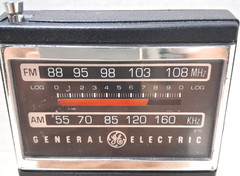 General Electric – Portable AM FM Radio – GE – 7-2500A – Vintage – Tested – Nice