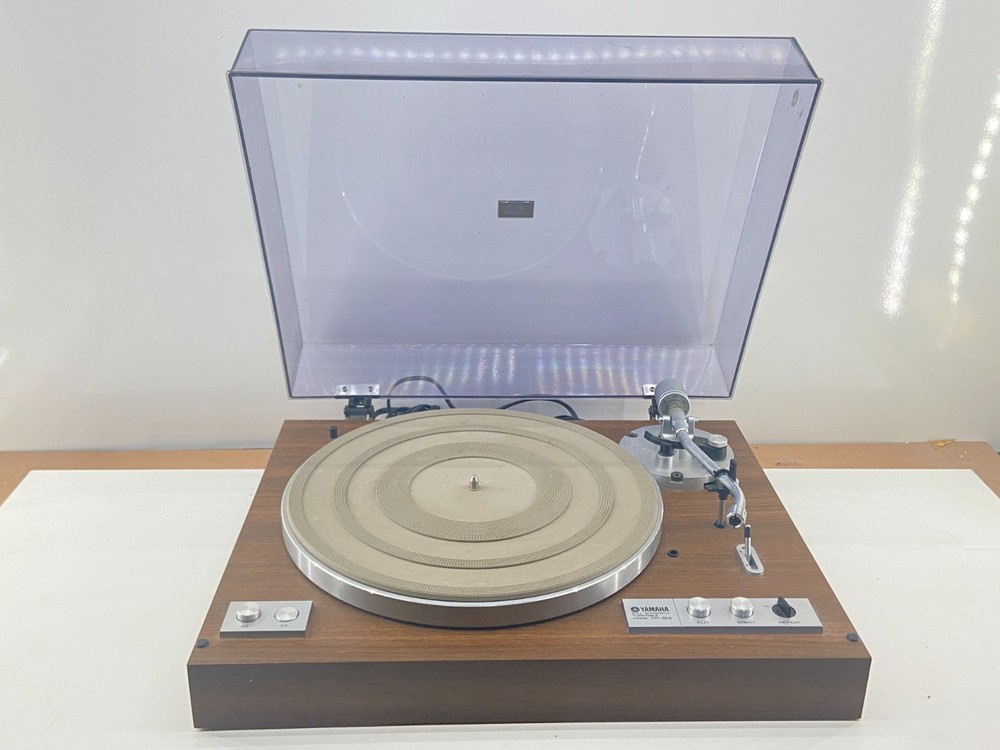 Yamaha YP-B4 Automatic Belt Drive Turntable Record Player FOR PARTS/REPAIR