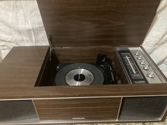 VINTAGE PANOSONIC MODEL SE-1318 PHONOGRAGH/RADIO W/BUILT IN SPEAKERS *VERY RARE*
