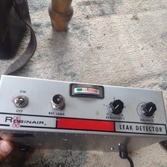 Vintage 1964 Hughes Aircraft Company ROBINAIR no. Ld-101 Leak Detector. Untested