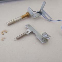 Akai GX-77 Reel to Reel – RIGHT Peg Arm Shifter Block – Genuine Parts