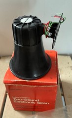 RADIO SHACK INDOOR/OUTDOOR TWO SOUND ELECTRONIC SIREN